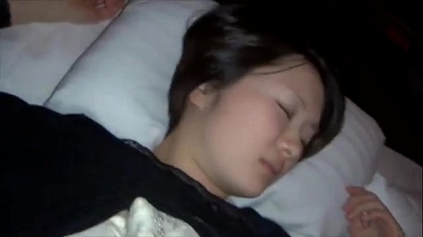 睡眠薬をつかってハメ撮り中出し