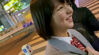 色白口リめがね娘 18歳口リフェイスにまさかのデカ乳