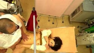 産婦人科医に中出し治療される若妻
