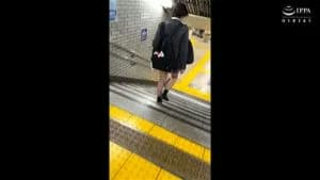気になるJKの後をつけて..   動けなくなった娘をお持ち帰り
