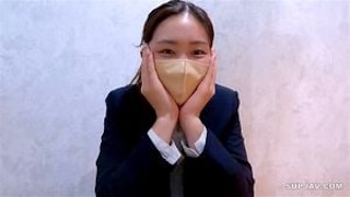 パイパンで美乳なOLのお姉さんに思いっきり中出し🩷